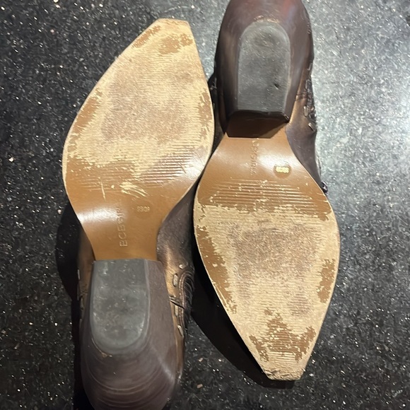 BCBGirls “Toom” Vintage Style Boho Western Ankle Booties. Size 39/9b - Picture 2 of 4